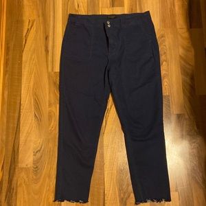 Tinsel frayed hem capri chino pants